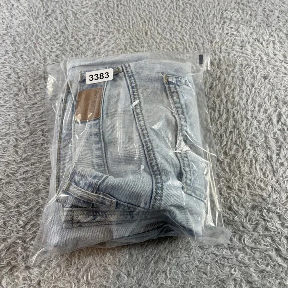 American Eagle Outfitters 90s Boyfriend Jeans Light Wash Distressed Size 8 - Picture 13 of 13